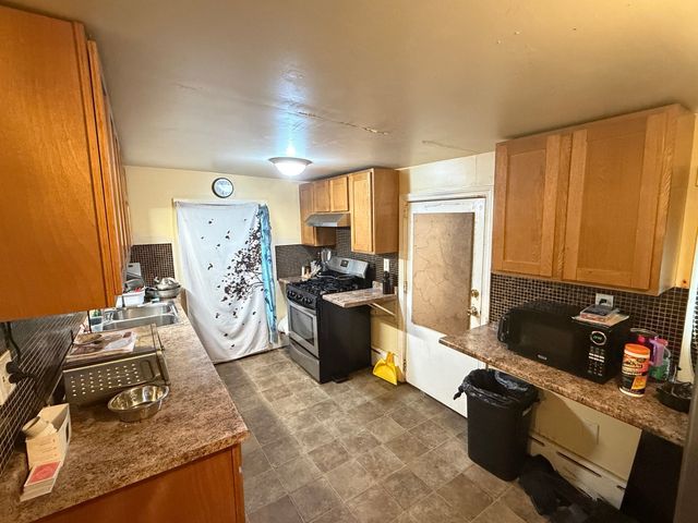 19 Lafrance Ct, New Bedford, MA 02740