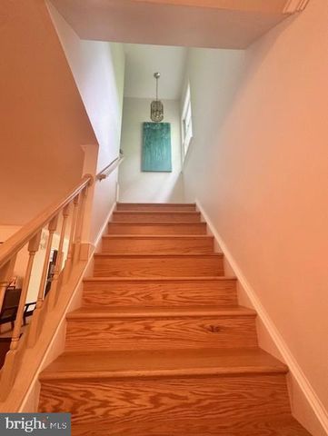 7929 VALLEYFIELD DR, Springfield, VA 22153