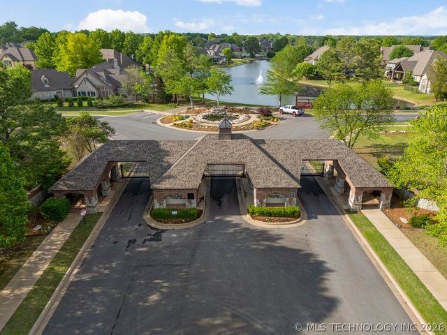 301 E Glendale Street S, Broken Arrow, OK 74011