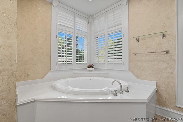 301 E Glendale Street S, Broken Arrow, OK 74011