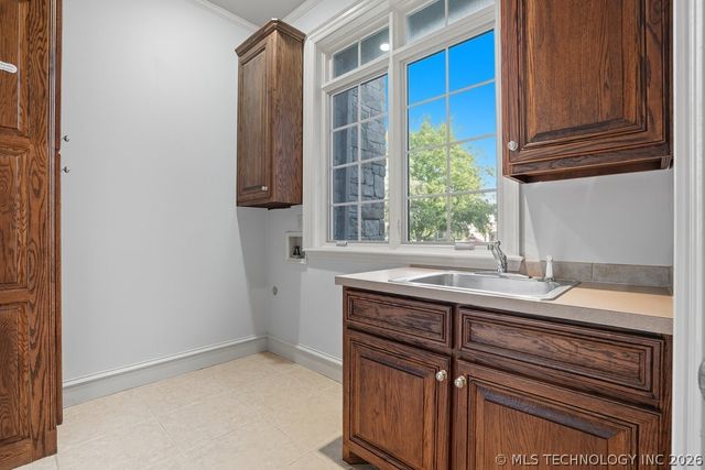 301 E Glendale Street S, Broken Arrow, OK 74011