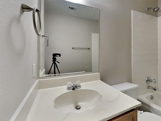 931 Whispering Hollow DR, Kyle, TX 78640