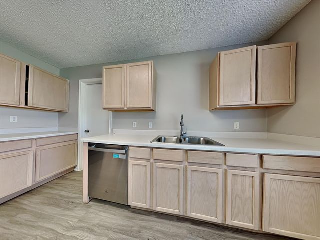 931 Whispering Hollow DR, Kyle, TX 78640