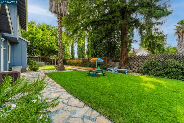 3430 Sanford St, Concord, CA 94520