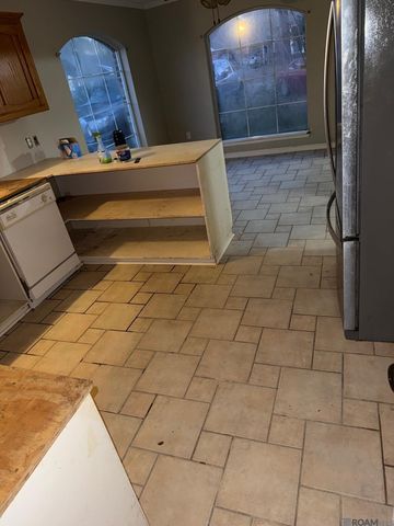 7344 Robinson Dr, Denham Springs, LA 70706