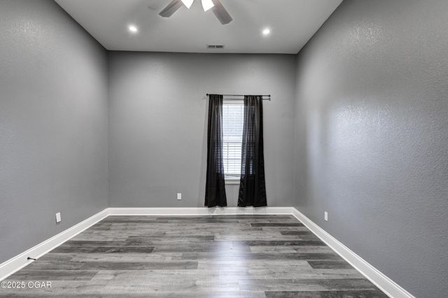 2325 S Kentucky Avenue, Joplin, MO 64804