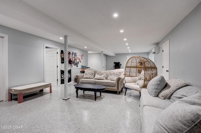 2325 S Kentucky Avenue, Joplin, MO 64804