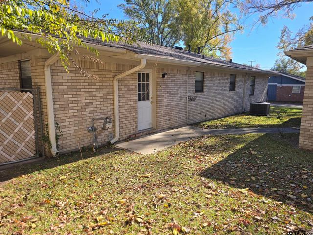 108 S Lide Ave, Mt Pleasant, TX 75455