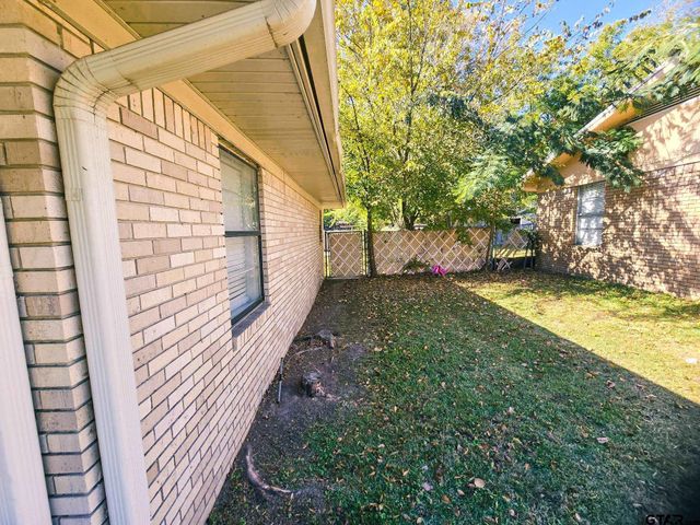 108 S Lide Ave, Mt Pleasant, TX 75455