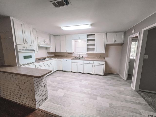 108 S Lide Ave, Mt Pleasant, TX 75455