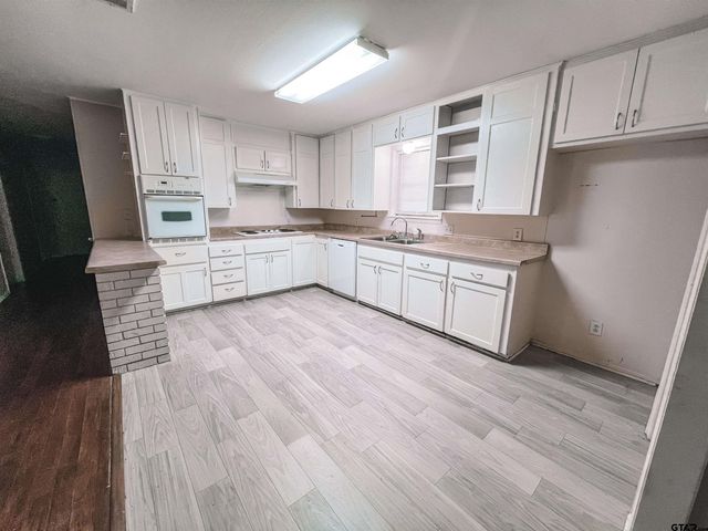 108 S Lide Ave, Mt Pleasant, TX 75455