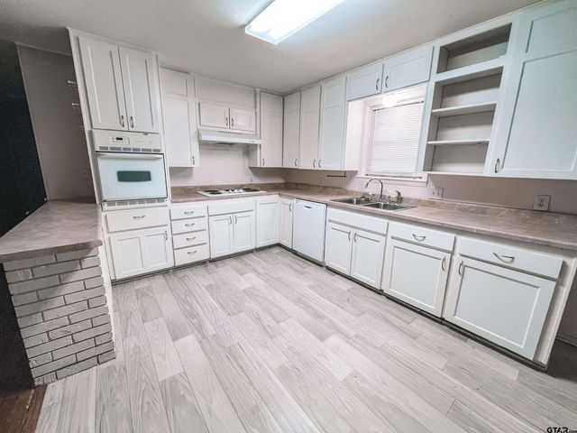 108 S Lide Ave, Mt Pleasant, TX 75455