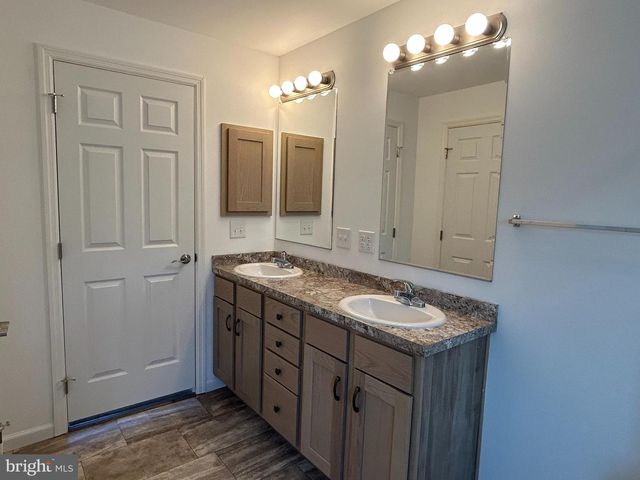 466 EASTWOOD LN, Lancaster, PA 17601