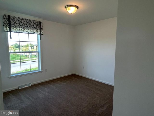 466 EASTWOOD LN, Lancaster, PA 17601