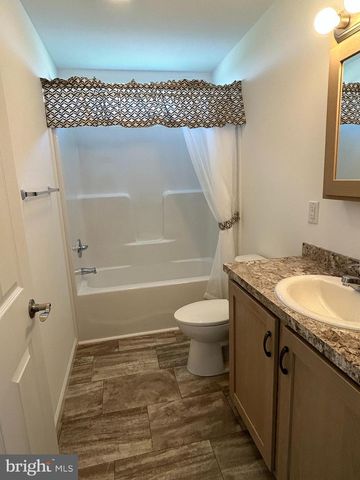 466 EASTWOOD LN, Lancaster, PA 17601