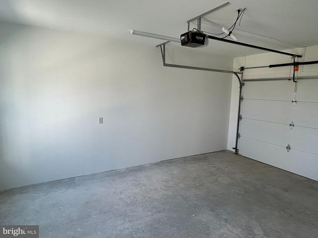 466 EASTWOOD LN, Lancaster, PA 17601