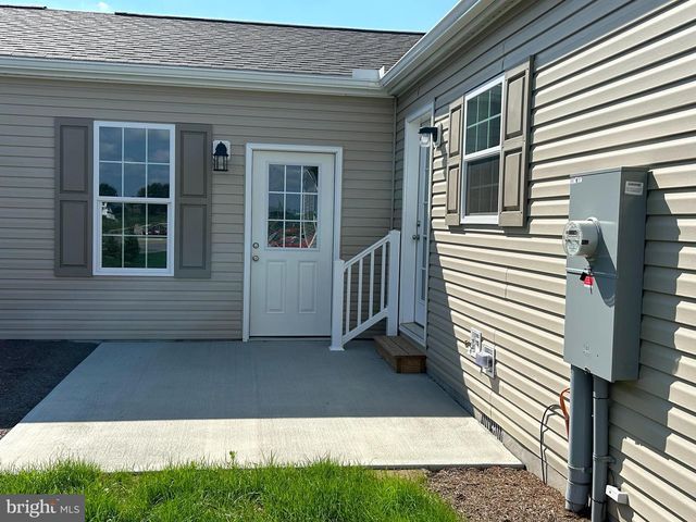 466 EASTWOOD LN, Lancaster, PA 17601