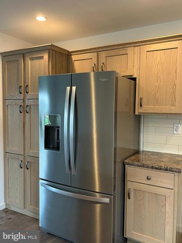 466 EASTWOOD LN, Lancaster, PA 17601