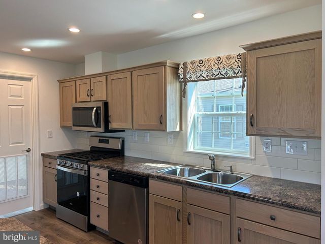 466 EASTWOOD LN, Lancaster, PA 17601