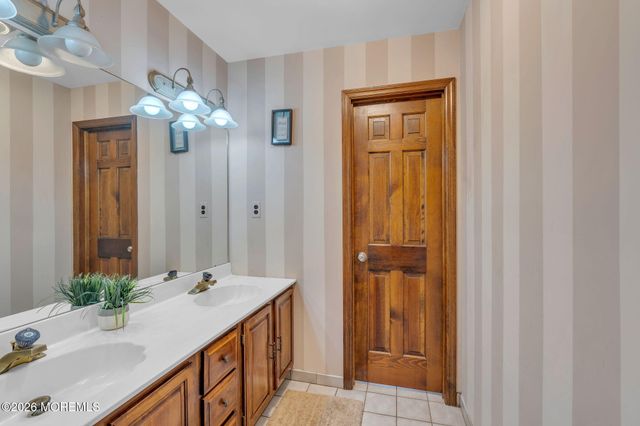65 Devonshire Drive, Morganville, NJ 07751