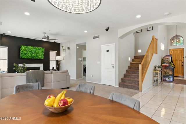 8083 E MICHELLE Drive, Scottsdale, AZ 85255