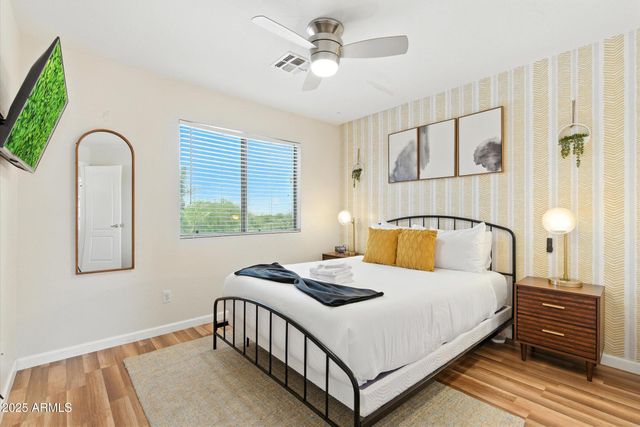 8083 E MICHELLE Drive, Scottsdale, AZ 85255