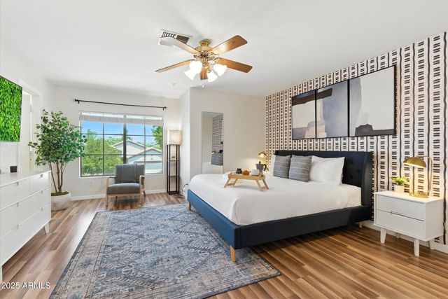 8083 E MICHELLE Drive, Scottsdale, AZ 85255