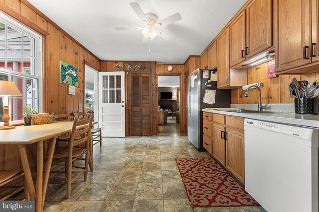 924 BLACKBEARD POND RD, Hague, VA 22469