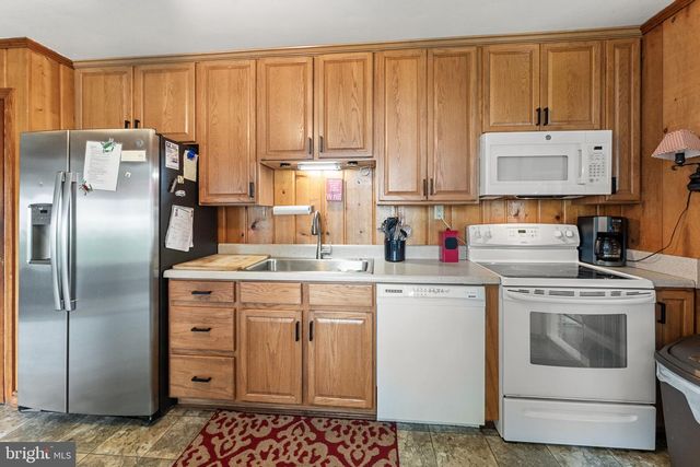924 BLACKBEARD POND RD, Hague, VA 22469