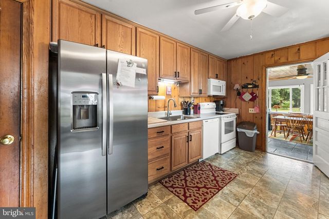 924 BLACKBEARD POND RD, Hague, VA 22469