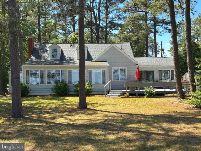924 BLACKBEARD POND RD, Hague, VA 22469