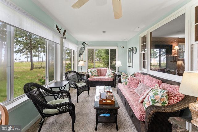 924 BLACKBEARD POND RD, Hague, VA 22469