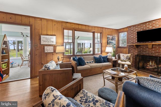 924 BLACKBEARD POND RD, Hague, VA 22469