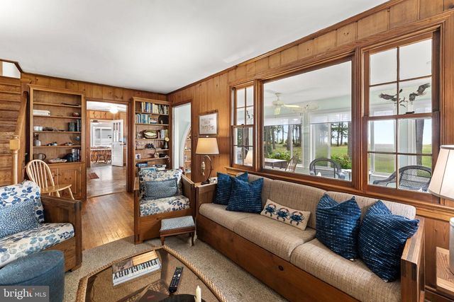 924 BLACKBEARD POND RD, Hague, VA 22469