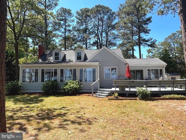 924 BLACKBEARD POND RD, Hague, VA 22469