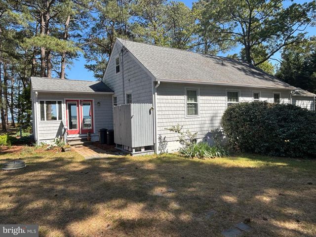 924 BLACKBEARD POND RD, Hague, VA 22469