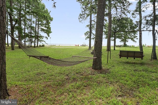 924 BLACKBEARD POND RD, Hague, VA 22469