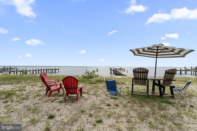 924 BLACKBEARD POND RD, Hague, VA 22469