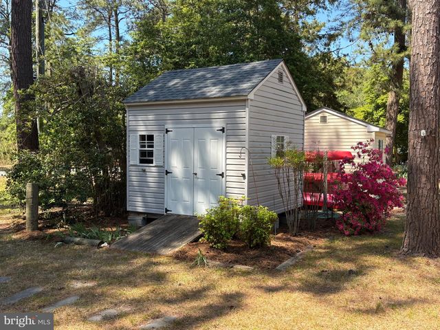 924 BLACKBEARD POND RD, Hague, VA 22469