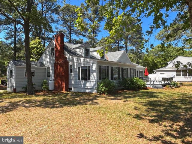 924 BLACKBEARD POND RD, Hague, VA 22469
