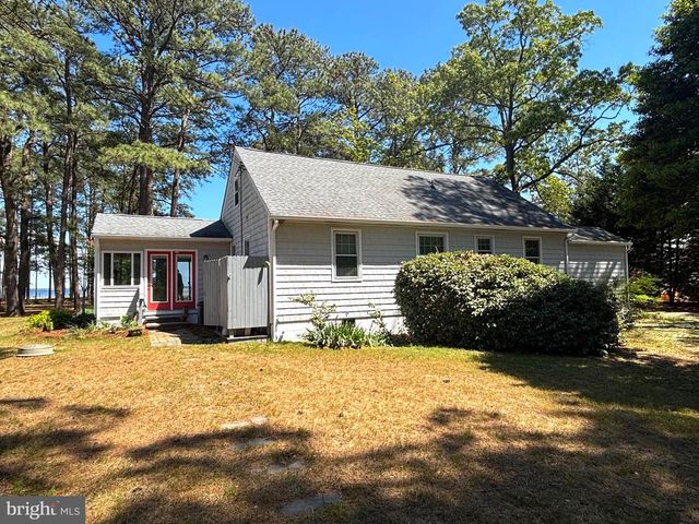 924 BLACKBEARD POND RD, Hague, VA 22469