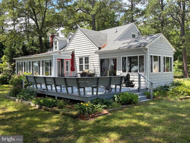 924 BLACKBEARD POND RD, Hague, VA 22469