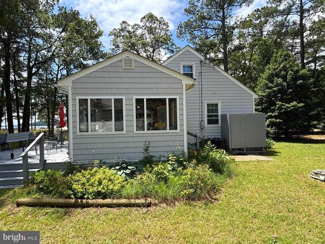 924 BLACKBEARD POND RD, Hague, VA 22469