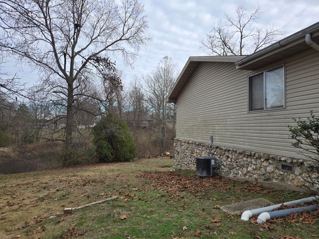 1700 Sherwood Lane, Ava, MO 65608