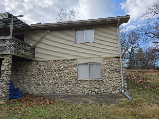 1700 Sherwood Lane, Ava, MO 65608