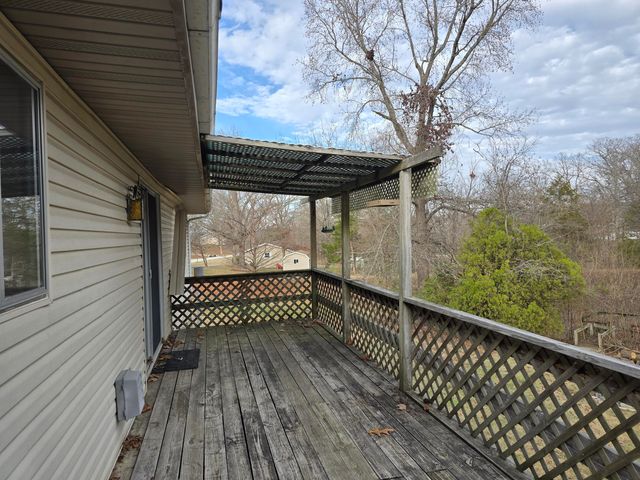 1700 Sherwood Lane, Ava, MO 65608