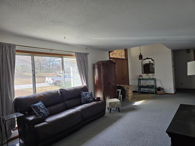 1700 Sherwood Lane, Ava, MO 65608