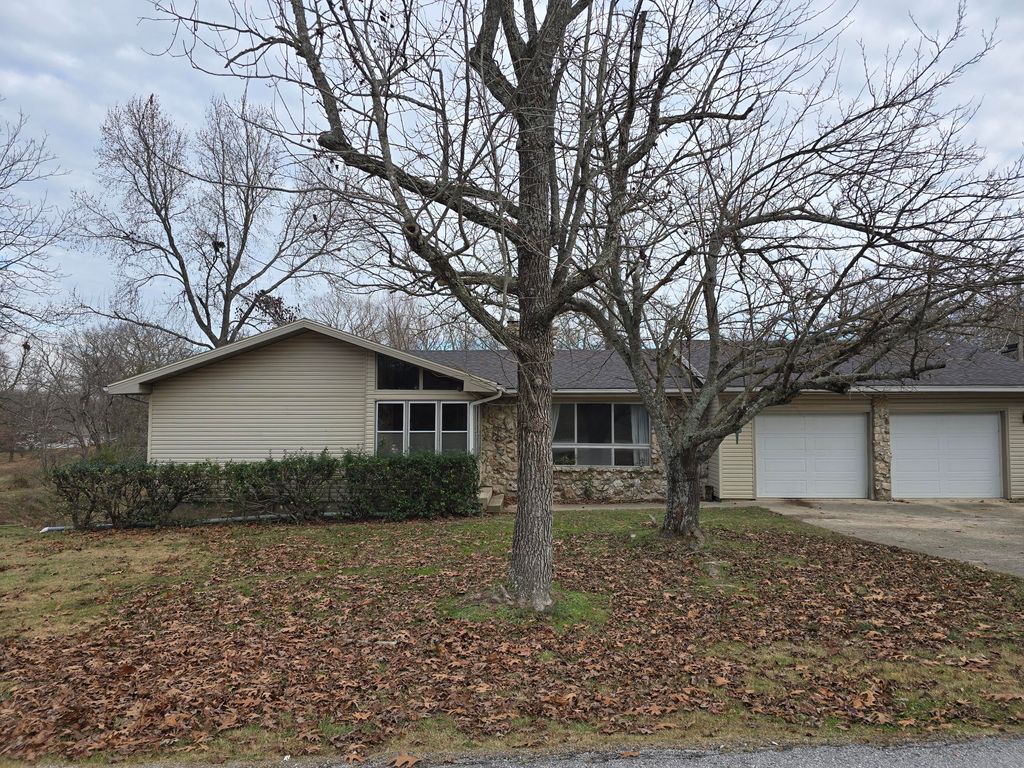1700 Sherwood Lane, Ava, MO 65608