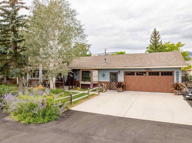 2229 Greever St, Cody, WY 82414 property photo