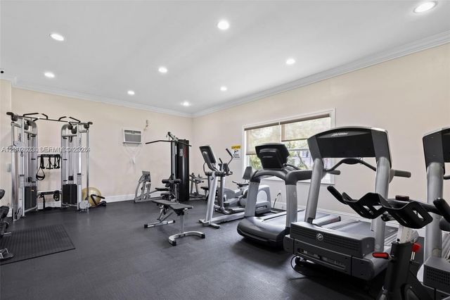 903 NE 27th Ave 903, Hallandale Beach, FL 33009